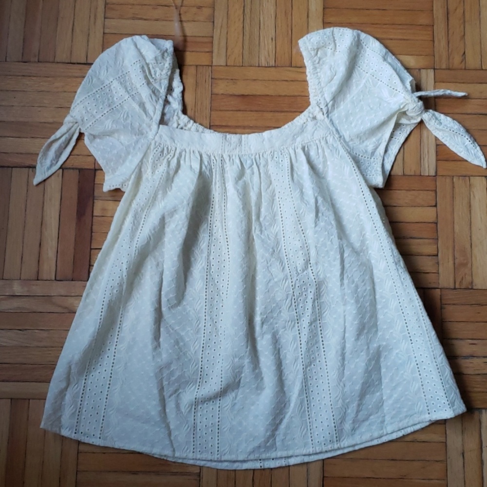 New w/o tag! Short Sleeve Square Neck Eyelet Top - Picture 2 of 4
